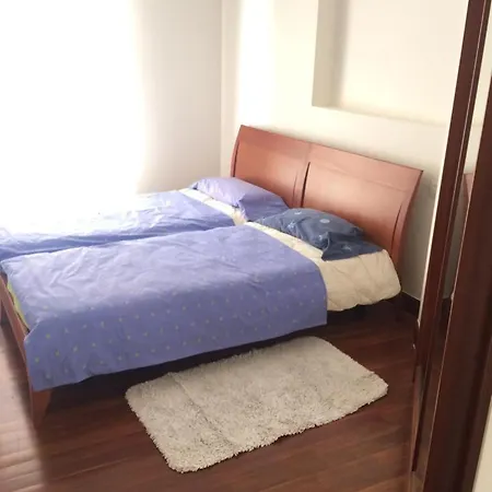 Piso Muy Centrico, Bien Equipado Con Parking.