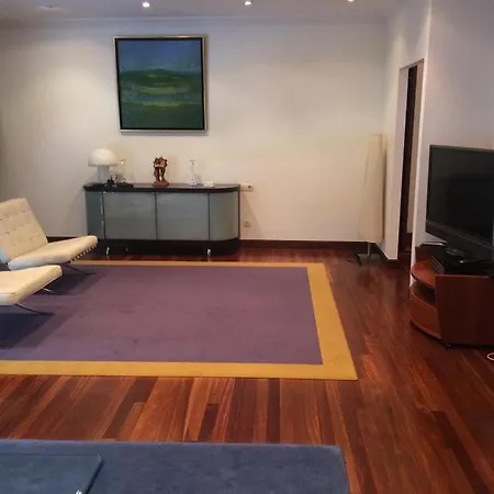 Piso Muy Centrico, Bien Equipado Con Parking. * Bilbao